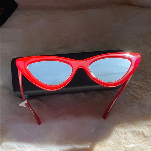 Le Specs THE LAST LOLITA OPAQUE RED SILVER MIRROR - Picture 6 of 8